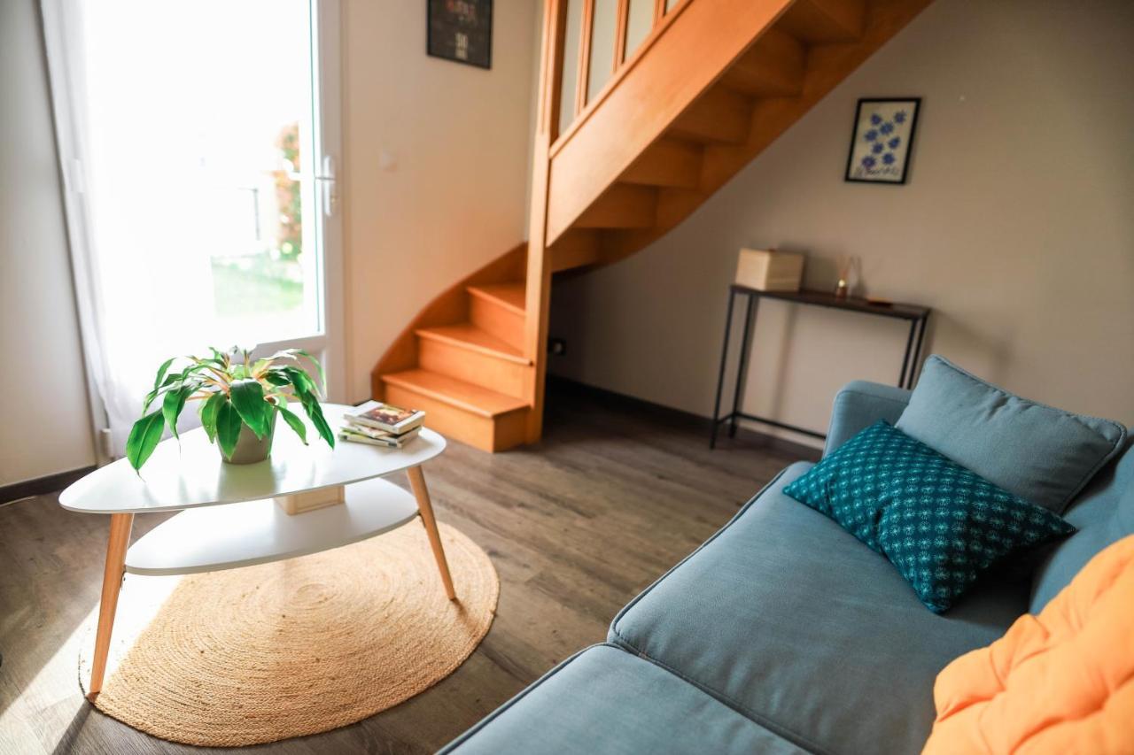 Bed and Breakfast La Maison D'Elise Dollon Zewnętrze zdjęcie